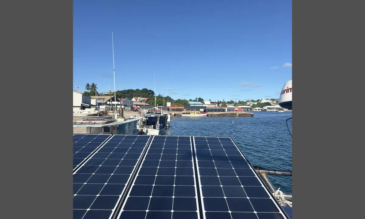 Neiafu - Vava'u: {"base": "no", "no": "Hoved kaien", "se": "Huvudkajen", "en": "Main Quay", "da": "Hovedkajen", "fr": "Quai principal", "de": "Hauptkai", "es": "Muelle principal", "it": "Molo principale", "pt": "Cais principal", "nl": "Hoofdsteiger", "pl": "G\u0142\u00f3wne nabrze\u017ce", "uk": "\u0413\u043e\u043b\u043e\u0432\u043d\u0438\u0439 \u043f\u0440\u0438\u0447\u0430\u043b", "ro": "Caisul principal", "tr": "Ana iskele", "el": "\u039a\u03cd\u03c1\u03b9\u03b1 \u03c0\u03c1\u03bf\u03b2\u03bb\u03ae\u03c4\u03b1", "cs": "Hlavn\u00ed molo", "hu": "F\u0151 m\u00f3l\u00f3", "fi": "P\u00e4\u00e4 laituri", "bg": "\u0413\u043b\u0430\u0432\u0435\u043d \u043a\u0435\u0439", "sr": "\u0413\u043b\u0430\u0432\u043d\u0438 \u043c\u043e\u043b", "et": "Peamine kai", "lv": "Galven\u0101 piest\u0101tne", "lt": "Pagrindinis prieplaukos tiltas"}