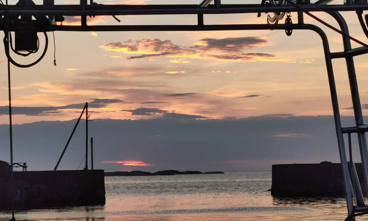 Neipskjæret Gjestebrygge Mausundvær: {"base": "da", "no": "Kl23:45 - 260622", "se": "Kl23:45 - 260622", "en": "11:45 PM - 26th June 2022", "da": "Kl23:45 - 260622"}