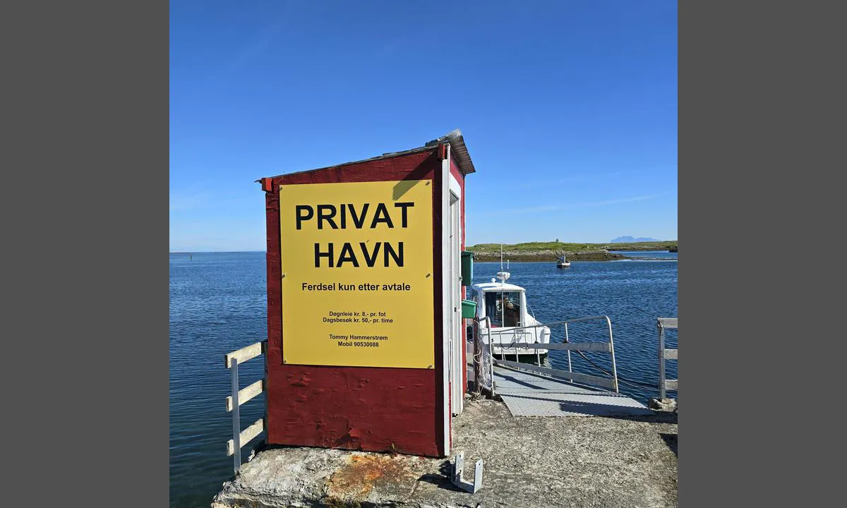 Nes Private Havn - Vega: {"base": "no", "no": "Trenger ikke avtale for \u00e5 fort\u00f8ye, bare \u00e5 vipse...", "se": "Beh\u00f6ver inte boka f\u00f6r att f\u00f6rt\u00f6ja, bara att swisha...", "en": "No need to arrange for mooring in advance, just use Vipps...", "da": "Beh\u00f8ver ikke at aftale for at fort\u00f8je, bare at MobilePay..."}