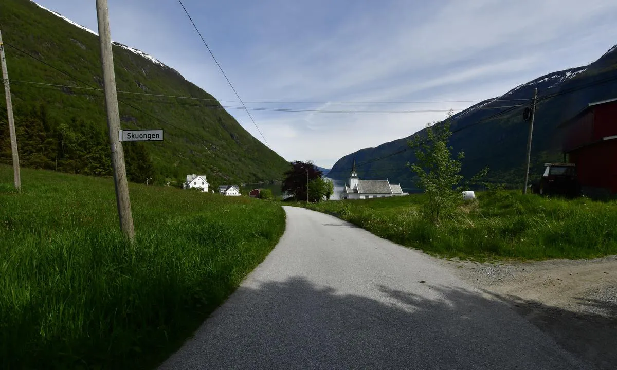 Nese: {"base": "no", "no": "gode muligheter for sykling,  og lite trafikk", "se": "bra m\u00f6jligheter f\u00f6r cykling, och lite trafik", "en": "good opportunities for cycling and little traffic", "da": "gode muligheder for cykling, og lidt trafik"}