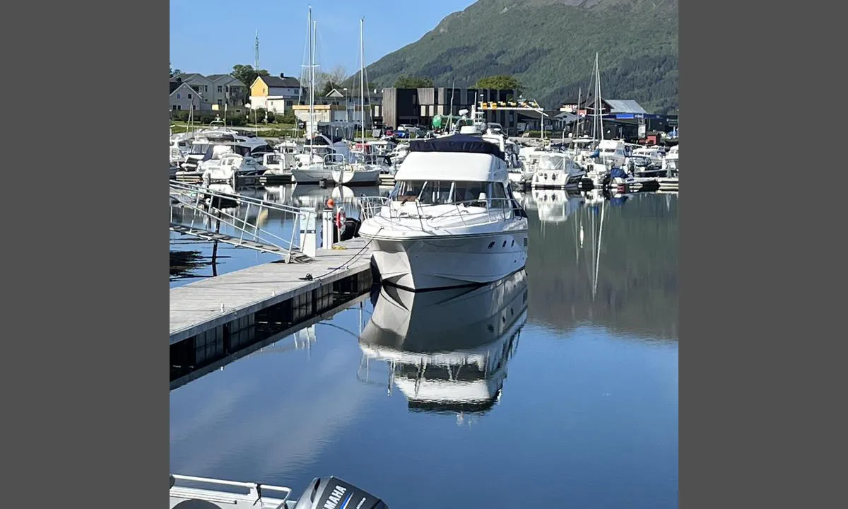 Nesna Småbåthavn: Gjestepass rett ved servicehus.