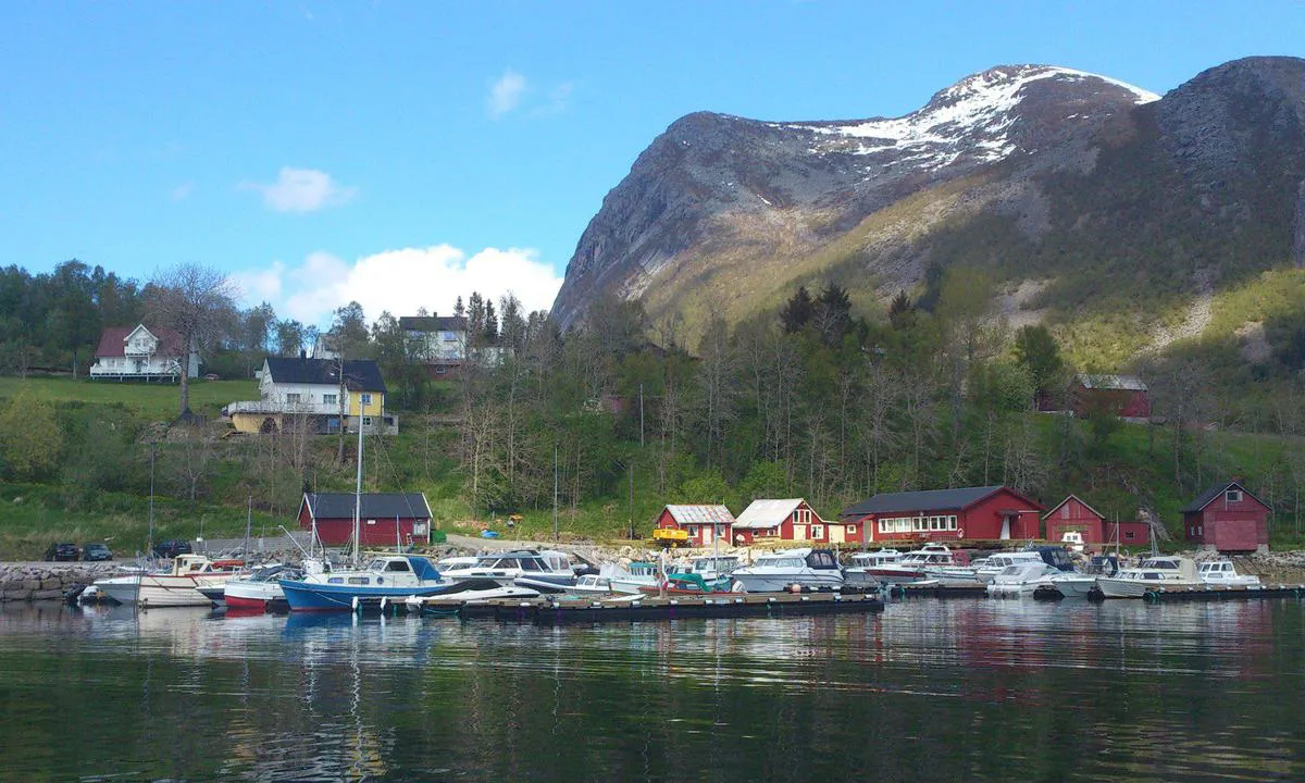Neverdal båthavn