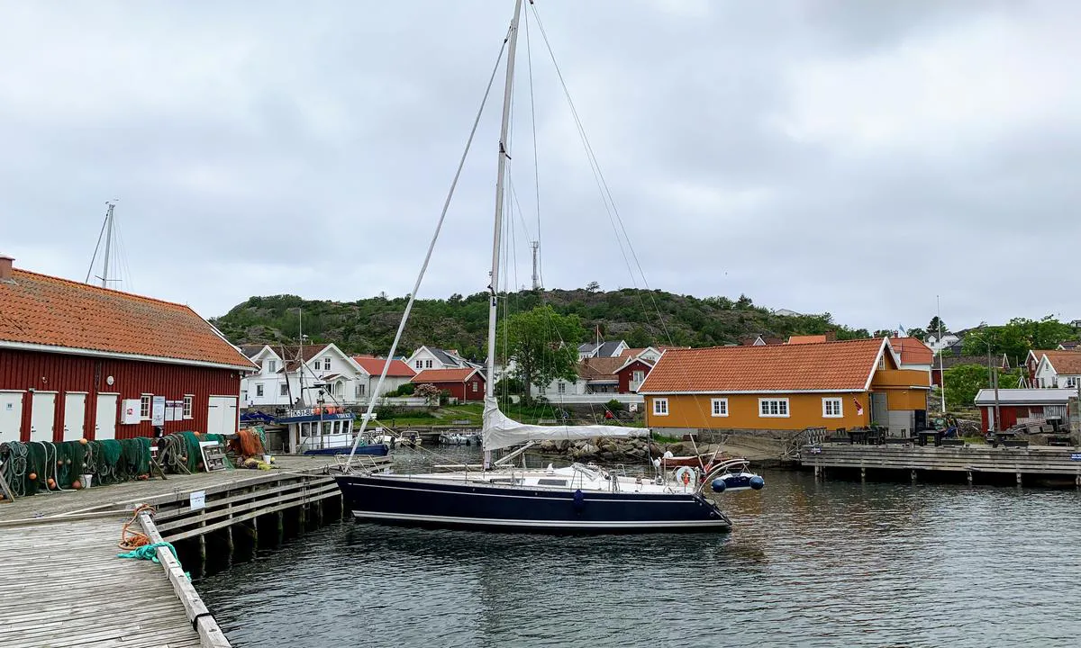 Nevlunghavn gjestehavn: {"base": "no", "no": "Ytre havn.", "se": "Yttre hamn.", "en": "Outer harbor.", "da": "Ydre havn."}