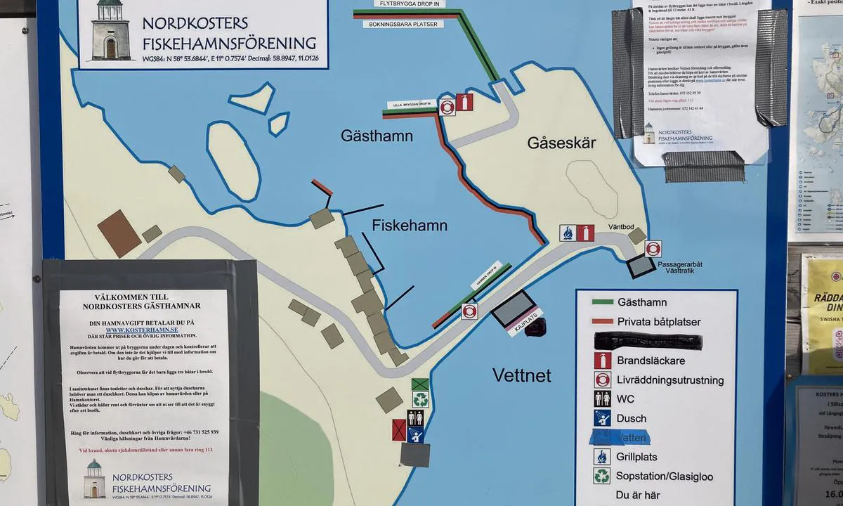 Nord-Koster Vättnet: {"base": "no", "no": "Informasjon fra oppslagstavle p\u00e5 moloen 2023", "se": "Information fr\u00e5n anslagstavla p\u00e5 v\u00e5gbrytaren 2023", "en": "Information from bulletin board on the breakwater 2023", "da": "Information fra opslagstavlen p\u00e5 molen 2023"}