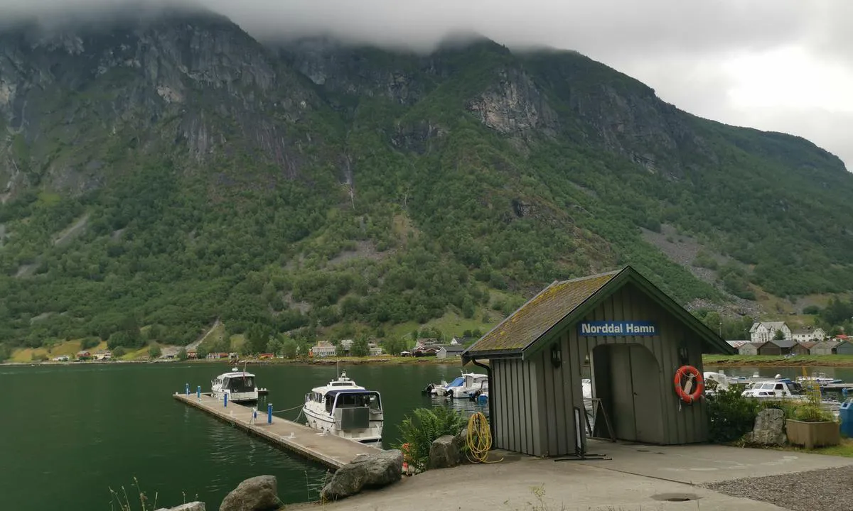 Norddal: {"base": "no", "no": "Rimelig havneavgift p\u00e5 Vipps.", "se": "Rimlig hamnavgift p\u00e5 Swish.", "en": "Reasonable harbour fee via Vipps.", "da": "Rimelig havneafgift p\u00e5 MobilePay."}