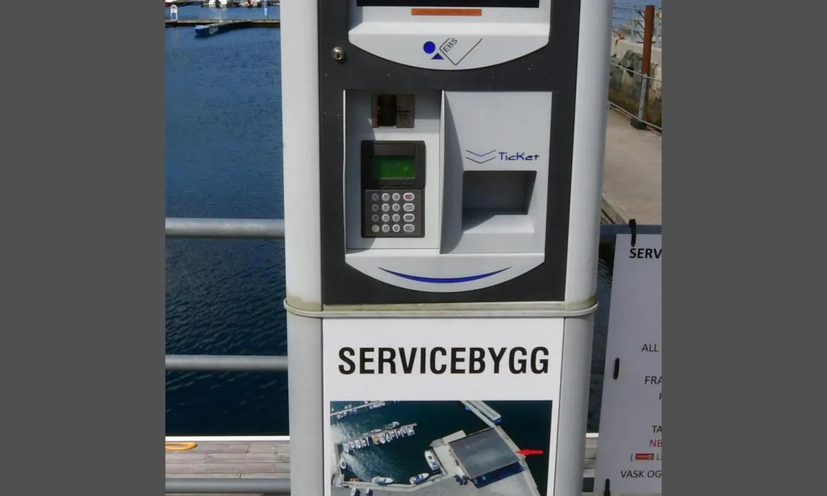 Nordfjordeid Gjestehamn: {"base": "da", "no": "Betalingsautomat", "se": "Betalningsautomat", "en": "Payment machine", "da": "Betalingsautomat"}