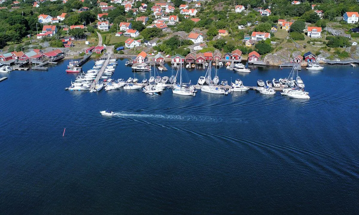 Nordkoster Bodpallen: {"base": "no", "no": "Den \u00f8stlige gjestebrygga.", "se": "Den \u00f6stra g\u00e4stbryggan.", "en": "The eastern guest pier.", "da": "Den \u00f8stlige g\u00e6stebro."}