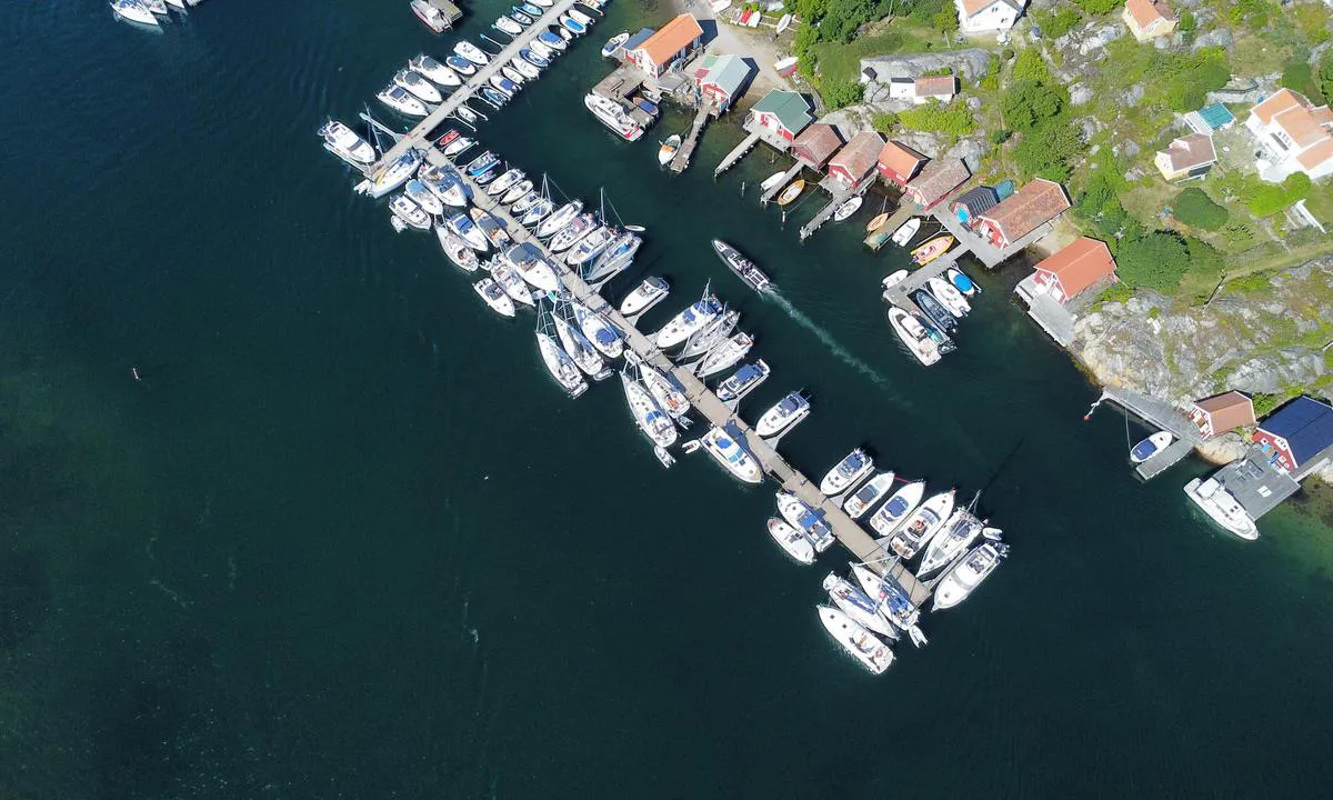 Nordkoster Bodpallen: {"base": "no", "no": "Den \u00f8stlige gjestebrygga", "se": "Den \u00f6stra g\u00e4stbryggan", "en": "The eastern guest pier", "da": "Den \u00f8stlige g\u00e6stebro"}