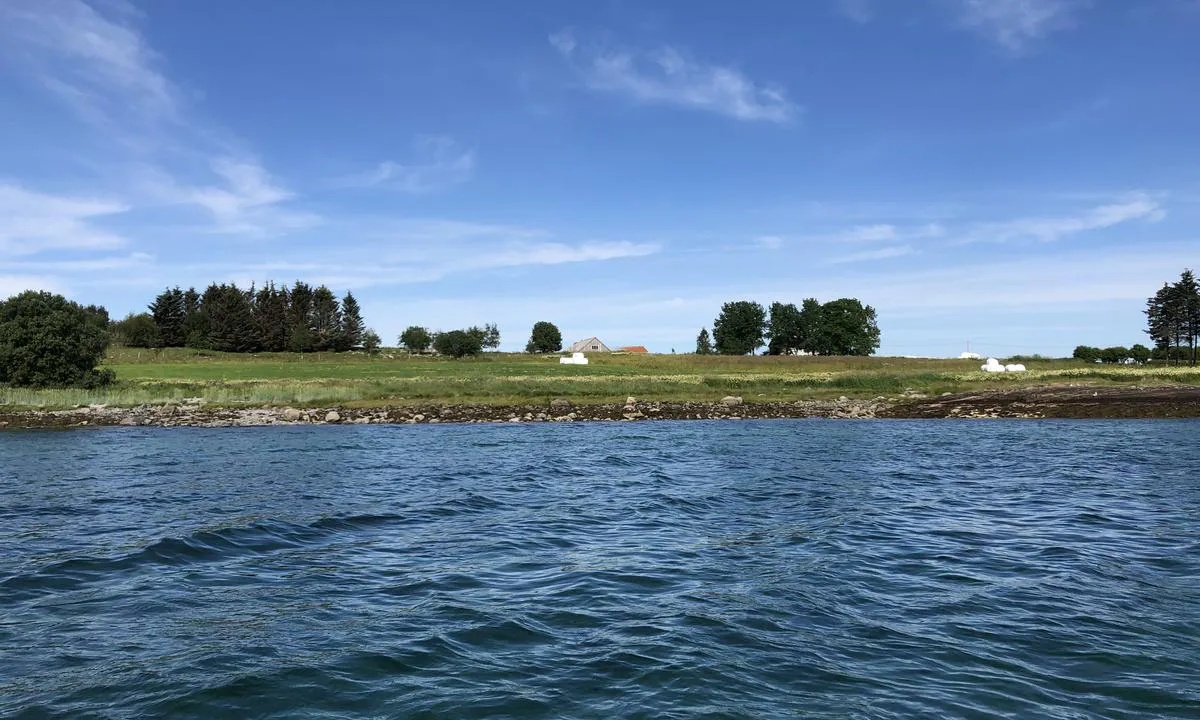 Innenfor ankringsplassen på Nordre Sørøyholmen er det landbrukseiendommer