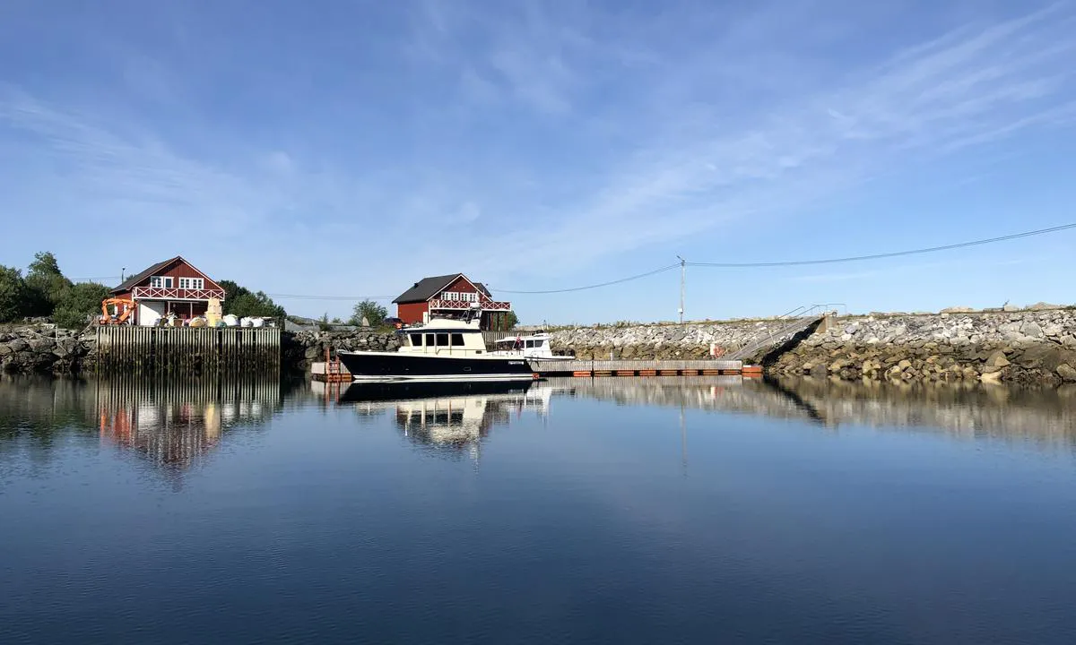 Nordvika Båthavn: {"base": "no", "no": "Gjestebrygge helt innerst i havna", "se": "G\u00e4stbrygga l\u00e4ngst in i hamnen", "en": "Guest pier all the way at the inner part of the harbor", "da": "G\u00e6stebro helt inderst i havnen"}