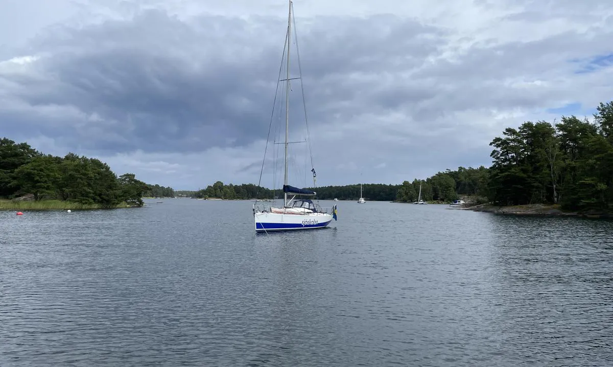 Norsviken: {"base": "se", "no": "Beskyttet bukt med mulighet for \u00e5 ankre p\u00e5 svai med forbehold der det g\u00e5r kabler.", "se": "Skyddad vik med m\u00f6jlighet att ankra p\u00e5 svaj med reservation d\u00e4r det g\u00e5r kablar.", "en": "Sheltered bay with the option to anchor freely, with caution where cables are present.", "da": "Beskyttet bugt med mulighed for at ankre op p\u00e5 drift med forbehold, hvor der g\u00e5r kabler."}