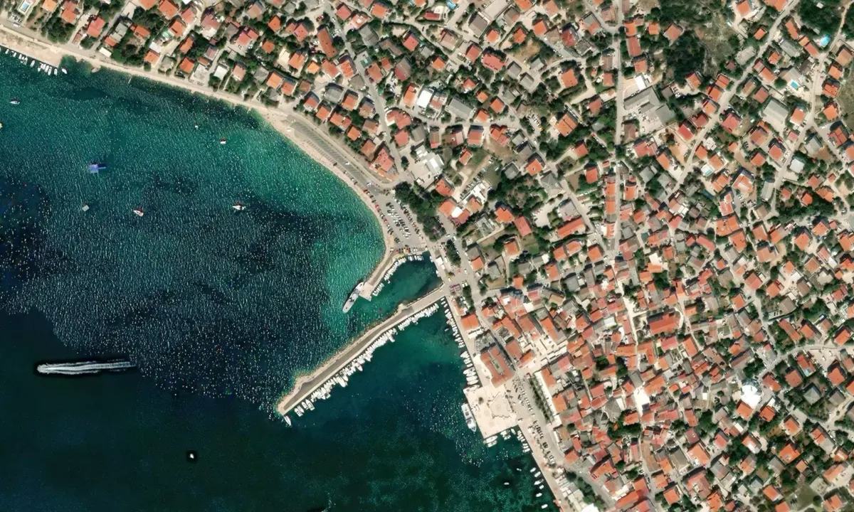 Flyfoto av Novalja Port