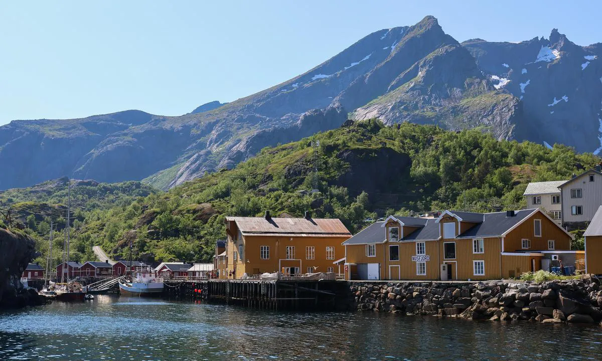 Nusfjord: {"base": "en", "no": "Havneinnl\u00f8p", "se": "Hamninlopp", "en": "Harbor entry", "da": "Havneindsejling"}