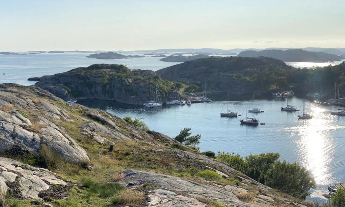 Ny-Hellesund - Olavsundet: {"base": "no", "no": "Fantastisk utsikt fra Helg\u00f8ya (Ny Hellesund Fort).", "se": "Fantastisk utsikt fr\u00e5n Helg\u00f8ya (Ny Hellesund Fort).", "en": "Fantastic view from Helg\u00f8ya (Ny Hellesund Fort).", "da": "Fantastisk udsigt fra Helg\u00f8ya (Ny Hellesund Fort)."}