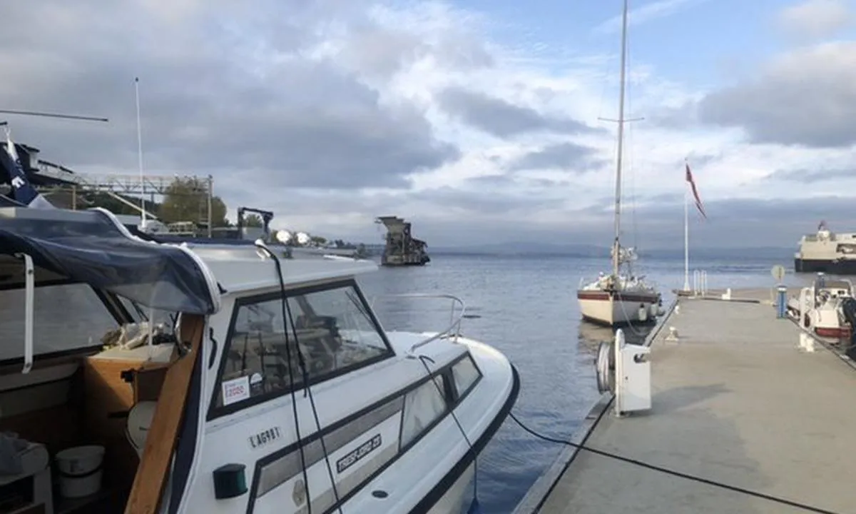 Hos Odden Marina i Slemmestad fortøyer du longside på flytebrygger