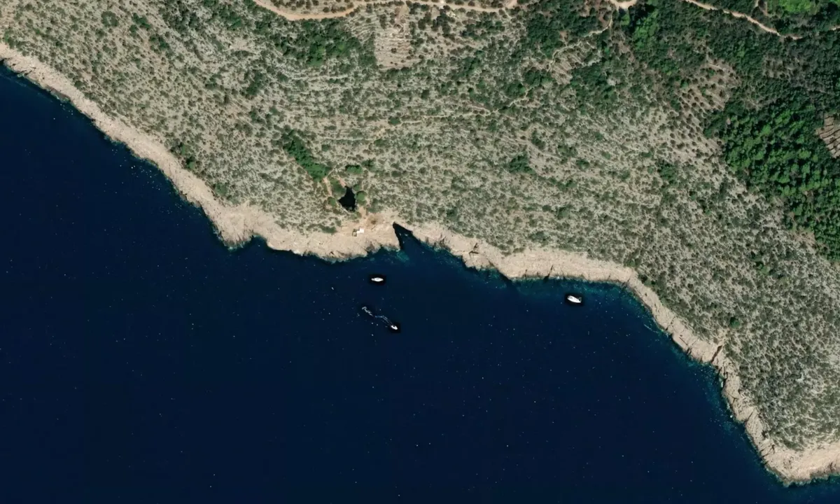 Flyfoto av Odysseus Cave