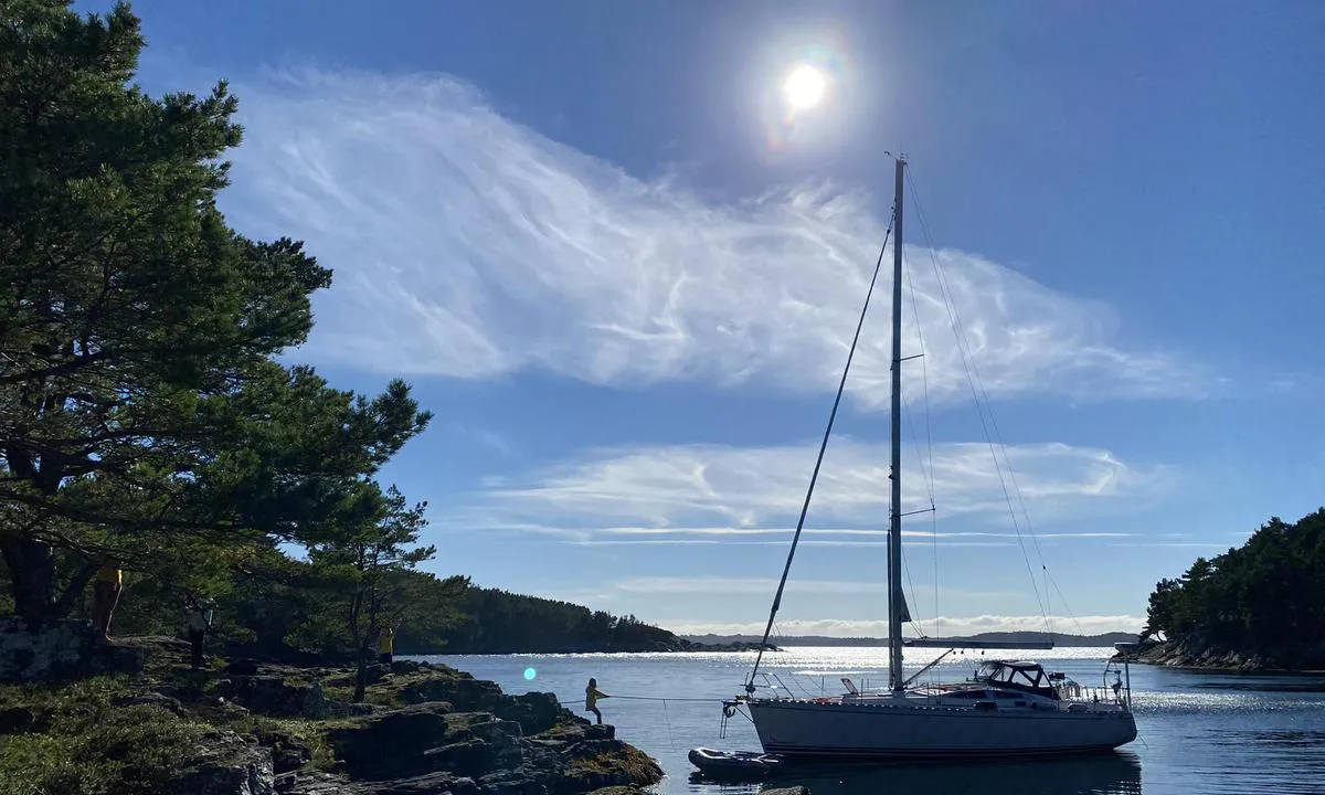 Oksa: {"base": "no", "no": "Litt dypt \u00e5 ankre, 17-20m", "se": "Lite djupt att ankra, 17-20m", "en": "A bit deep to anchor, 17-20m", "da": "Lidt dybt at ankre, 17-20m"}