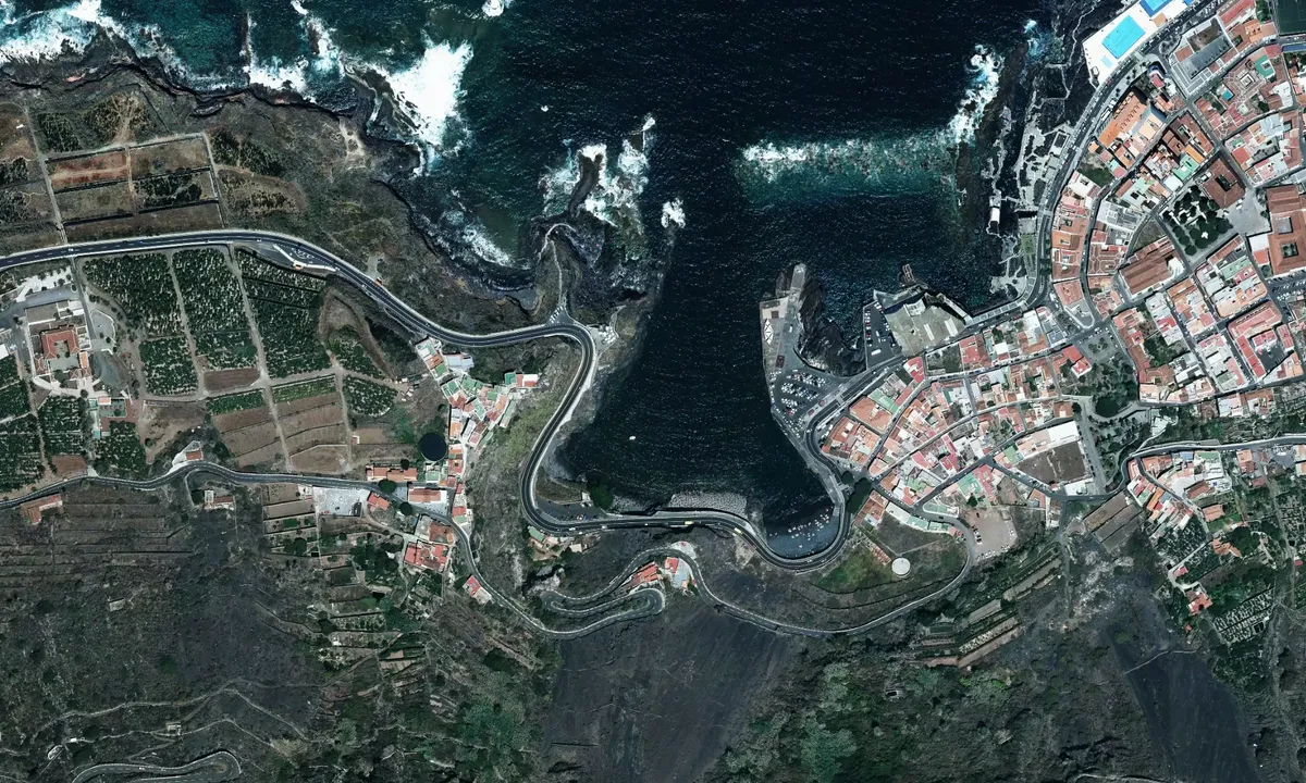 Flyfoto av Old harbor of Garachico