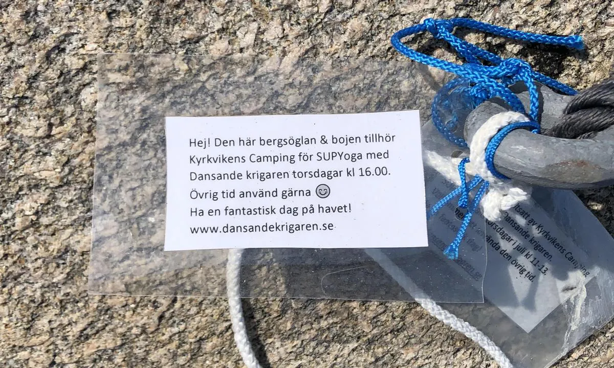 Ommerholmen: {"base": "no", "no": "Kyrkvikens Camping har satt fast en bolt med \u00f8ye til fort\u00f8ying p\u00e5 Omerholmen. Du b\u00f8r ogs\u00e5 ha med egne bergkiler for \u00e5 ligge godt.", "se": "Kyrkvikens Camping har satt fast en bult med \u00f6ga f\u00f6r f\u00f6rt\u00f6jning p\u00e5 Omerholmen. Du b\u00f6r ocks\u00e5 ha med egna bergkilar f\u00f6r att ligga bra.", "en": "Kyrkvikens Camping has fixed an eye bolt for mooring on Omerholmen. You should also bring your own rock pegs to secure well.", "da": "Kyrkvikens Camping har sat en bolt med \u00f8je til fort\u00f8jning p\u00e5 Omerholmen. Du b\u00f8r ogs\u00e5 have egne klippespyd med for at ligge godt."}
