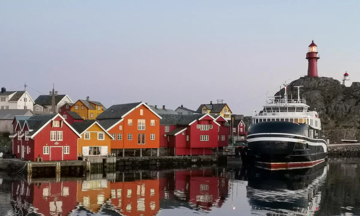 Ona Gjestebrygge: {"base": "en", "no": "Idyll.", "se": "Idyll.", "en": "Idyll.", "da": "Idyl."}