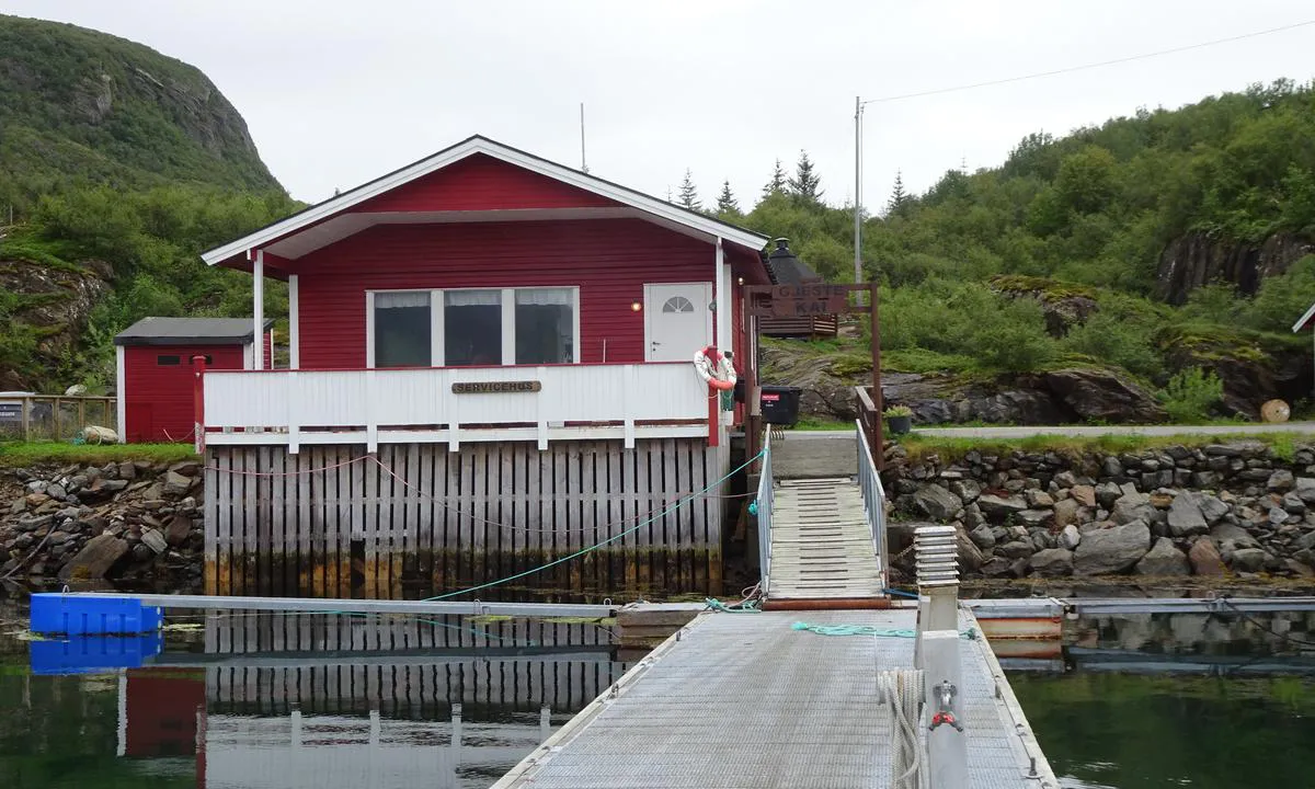 Onøy Havn: {"base": "no", "no": "Gjestebrygga og klubbhus", "se": "G\u00e4stbryggan och klubbhuset", "en": "Guest pier and clubhouse", "da": "G\u00e6stebroen og klubhuset"}