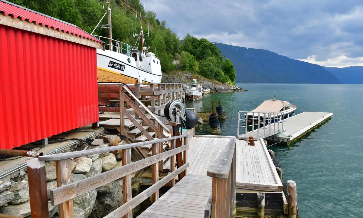 Ornes: {"base": "no", "no": "Gjestekai og dieselfylling", "se": "G\u00e4stbrygga och dieselp\u00e5fyllning", "en": "Guest quay and diesel refueling", "da": "G\u00e6stebro og dieselfyldning"}