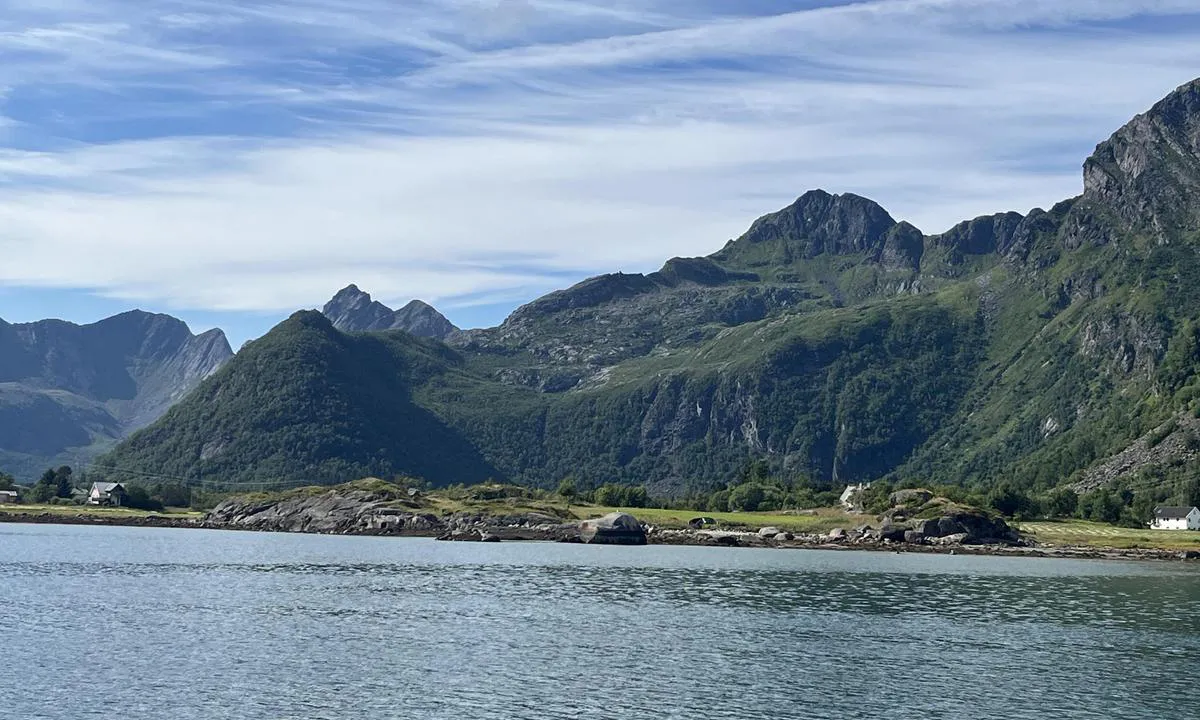 Ørsvågen: {"base": "en", "no": "Nord/nordvest", "se": "Nord/nordv\u00e4st", "en": "North/north west", "da": "Nord/nordvest"}