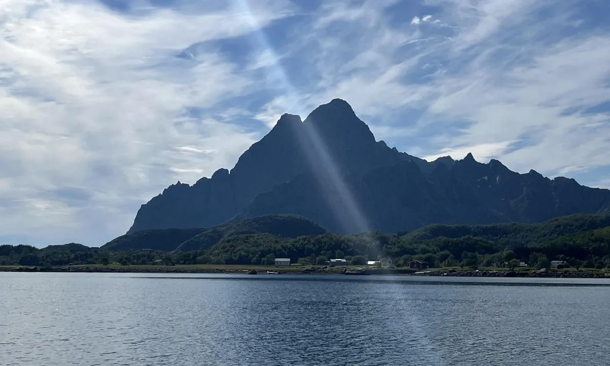 Ørsvågen: {"base": "en", "no": "Vest", "se": "V\u00e4st", "en": "West", "da": "Vest"}