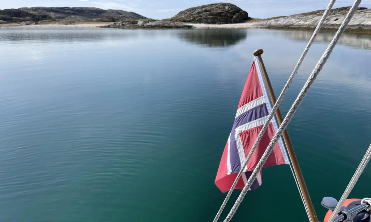 {"base": "no", "no": "Osholmen - Landegode P\u00e5 svaj (fort\u00f8yningsb\u00f8ye). Fantastisk fin bukt og sandstrender. \r\nMai 2023.", "se": "Osholmen - Landegode P\u00e5 svaj (moringboj). Fantastisk fin bukt och sandstr\u00e4nder. Maj 2023.", "en": "Osholmen - Landegode On the hook (mooring buoy). Fantastic fine bay and sandy beaches. May 2023.", "da": "Osholmen - Landegode P\u00e5 svaj (fort\u00f8jningsb\u00f8je). Fantastisk fin bugt og sandstrande. Maj 2023."}