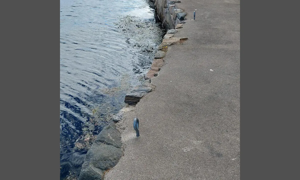 Øster Kuholmen: {"base": "da", "no": "Bolter der hvor det ikke er brygger", "se": "Mooring d\u00e4r det inte finns bryggor", "en": "Bolts where there are no jetties", "da": "Bolter der hvor der ikke er brygger"}