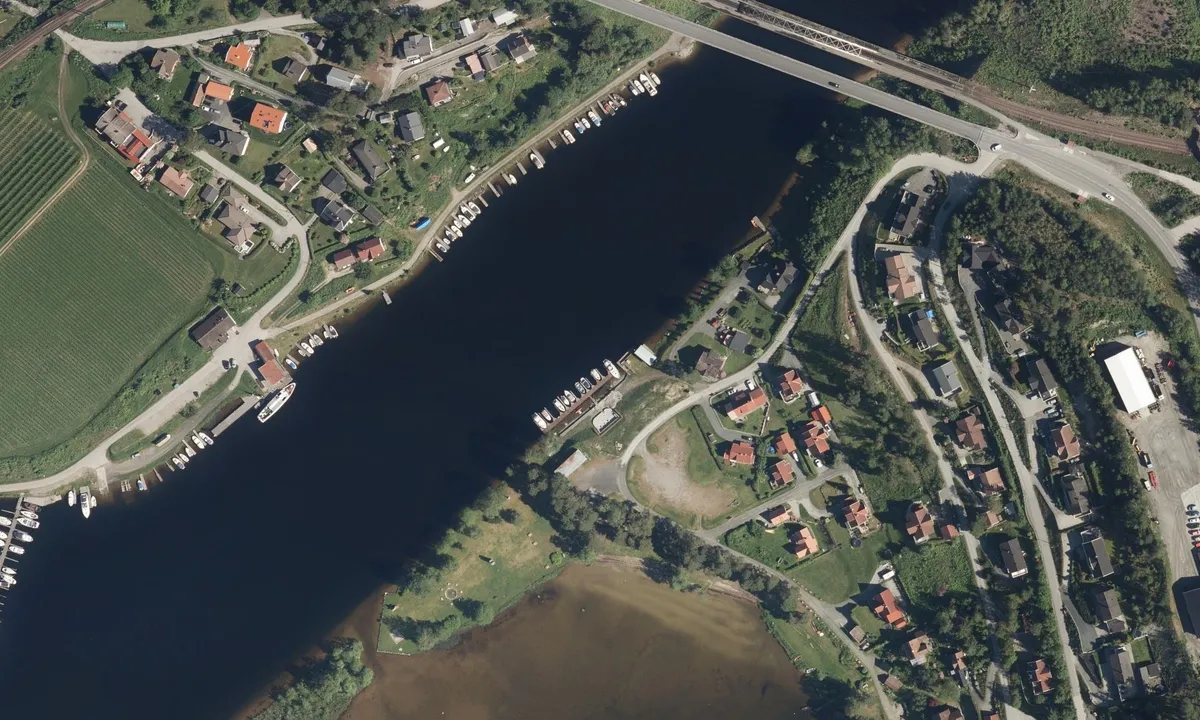 Flyfoto av Østre Akkerhaugen Brygge
