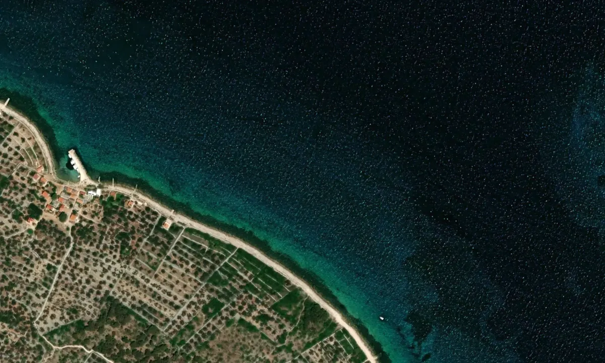 Flyfoto av Otok Gangaro