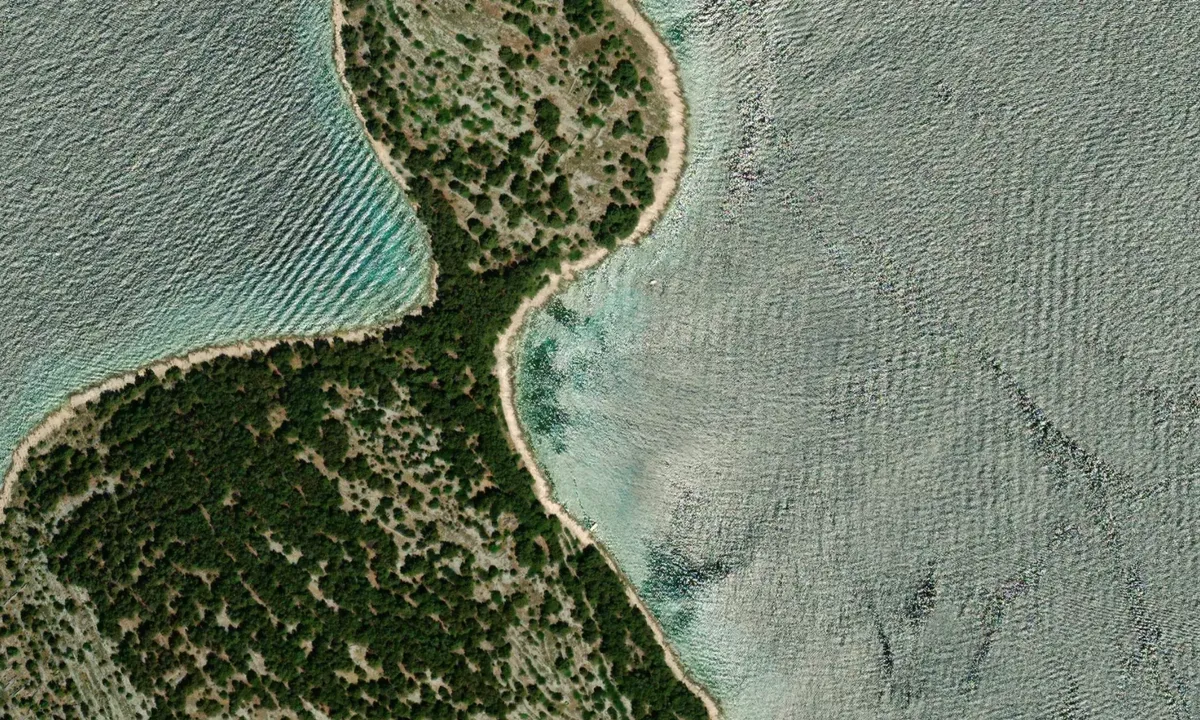 Flyfoto av Otok Zmajan - North