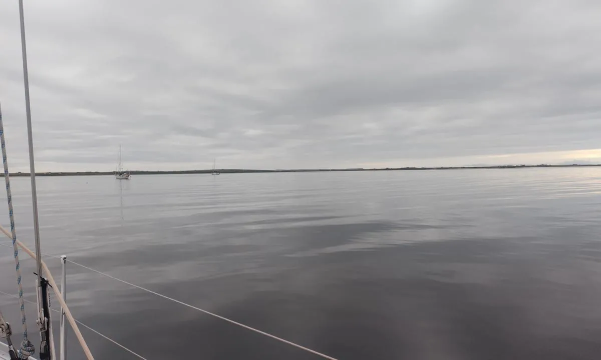 Otterswick: {"base": "en", "no": "Stor bukt med mye plass til \u00e5 ankre.", "se": "Stor vik med gott om plats f\u00f6r ankring.", "en": "Huge bay with a lots of space to anchor.", "da": "Stor bugt med masser af plads til ankring."}