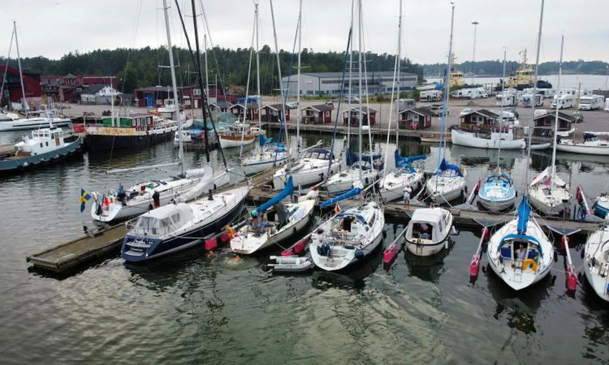 Oxelösund - Fiskehamnen: {"base": "se", "no": "Oxel\u00f6sund Fiskerihavnen med gjesteplasser til fritidsb\u00e5ter", "se": "Oxel\u00f6sund Fiskehamnenmit Gastlieglepl\u00e4tze", "en": "Oxel\u00f6sund Fishing Harbour with guest moorings", "da": "Oxel\u00f6sund Fiskehavnen med g\u00e6stepladser"}