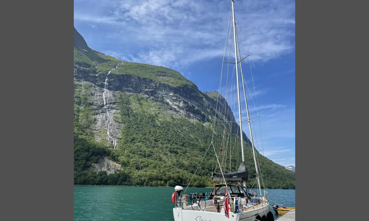 Øye Norangsfjorden: {"base": "no", "no": "Gjestehavna p\u00e5 \u00d8ye", "se": "G\u00e4sthamnen vid \u00d6ye", "en": "The guest harbor at \u00d8ye", "da": "G\u00e6stehavnen p\u00e5 \u00d8ye"}