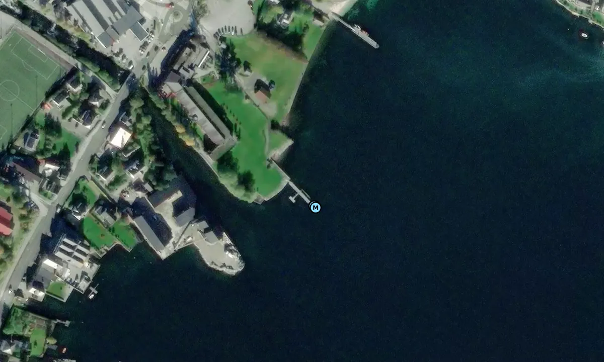 Flyfoto av Øystese Gjestebrygge