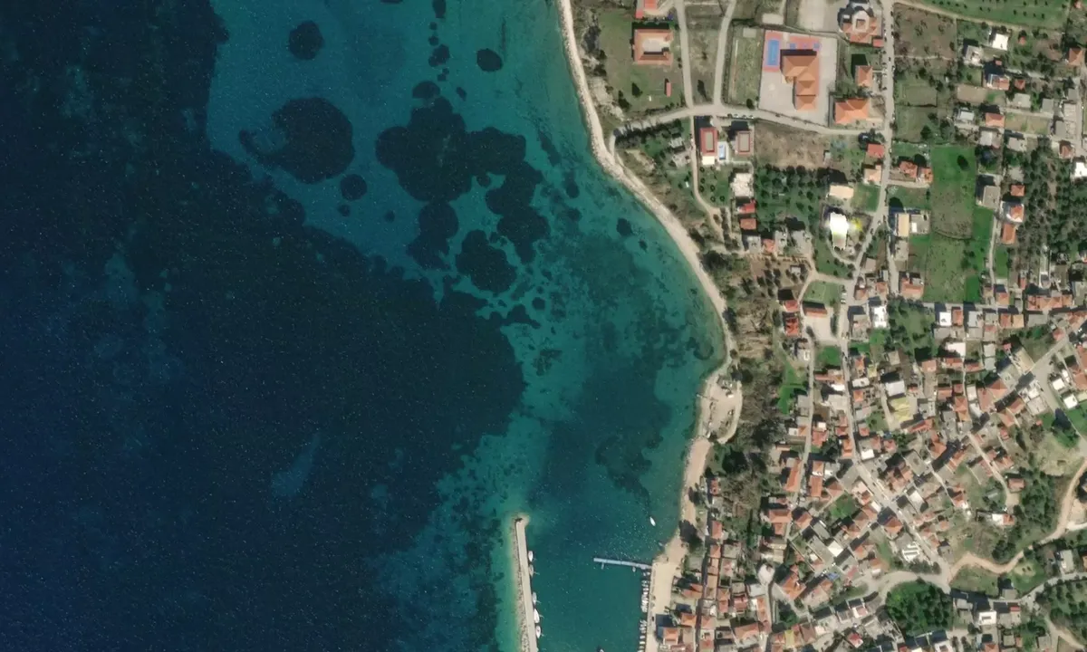 Flyfoto av Palairos