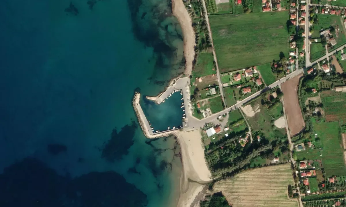 Flyfoto av Palouki Harbour