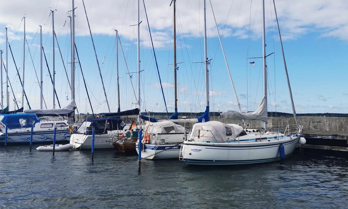 Peenemünde Süd: {"base": "de", "no": "Liten marina fra MRV Peenem\u00fcnde", "se": "Liten marina fr\u00e5n MRV Peenem\u00fcnde", "en": "Small marina of MRV Peenem\u00fcnde", "da": "Lille marina ved MRV Peenem\u00fcnde", "fr": "Petite marina du MRV Peenem\u00fcnde", "de": "Kleine Marina vom MRV Peenem\u00fcnde", "es": "Peque\u00f1a Marina del MRV Peenem\u00fcnde", "it": "Piccola marina del MRV Peenem\u00fcnde", "pt": "Pequena marina do MRV Peenem\u00fcnde", "nl": "Kleine jachthaven van de MRV Peenem\u00fcnde", "pl": "Ma\u0142a marina MRV Peenem\u00fcnde", "uk": "\u041d\u0435\u0432\u0435\u043b\u0438\u043a\u0430 \u043c\u0430\u0440\u0438\u043d\u0430 MRV Peenem\u00fcnde", "ro": "Mica marin\u0103 a MRV Peenem\u00fcnde", "tr": "MRV Peenem\u00fcnde'nin k\u00fc\u00e7\u00fck marinas\u0131", "el": "\u039c\u03b9\u03ba\u03c1\u03ae \u03bc\u03b1\u03c1\u03af\u03bd\u03b1 \u03c4\u03bf\u03c5 MRV Peenem\u00fcnde", "cs": "Mal\u00e1 marina MRV Peenem\u00fcnde", "hu": "MRV Peenem\u00fcnde kis kik\u00f6t\u0151", "fi": "Pieni venesatama MRV Peenem\u00fcnde", "bg": "\u041c\u0430\u043b\u043a\u043e \u043f\u0440\u0438\u0441\u0442\u0430\u043d\u0438\u0449\u0435 \u043d\u0430 MRV \u041f\u0435\u0435\u043d\u0435\u043c\u044e\u043d\u0434\u0435", "sr": "Mala marina MRV Peenem\u00fcnde", "et": "MRV Peenem\u00fcnde v\u00e4ike jahtsadam", "lv": "Maz\u0101 jahtu osta MRV Peenem\u00fcnde", "lt": "Ma\u017eoji marina MRV Peenem\u00fcnde"}