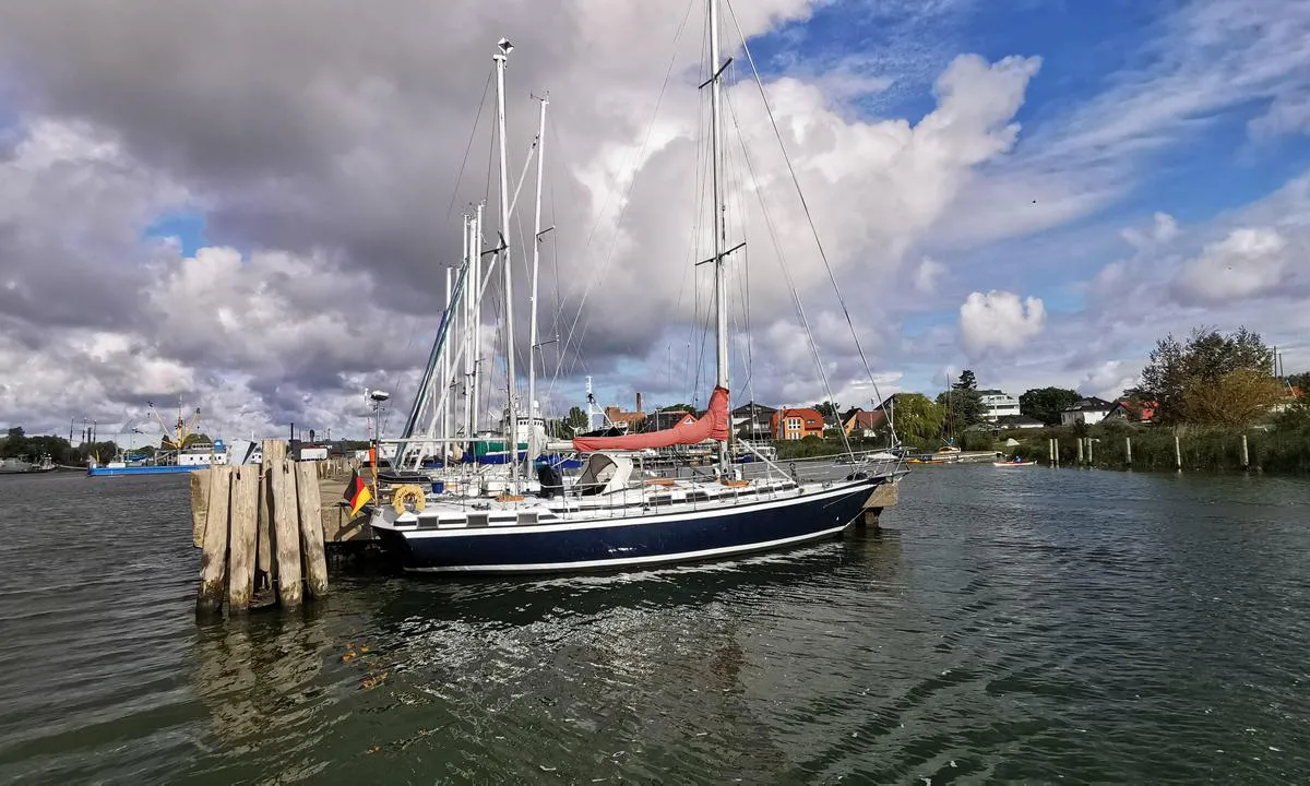 Peenemünde Süd: {"base": "de", "no": "Liten marina fra MRV Peenem\u00fcnde", "se": "Liten marina av MRV Peenem\u00fcnde", "en": "Small Marina of MRV Peenem\u00fcnde", "da": "Lille marina fra MRV Peenem\u00fcnde", "fr": "Petite marina de MRV Peenem\u00fcnde", "de": "Kleine Marina vom MRV Peenem\u00fcnde", "es": "Peque\u00f1a Marina del MRV Peenem\u00fcnde", "it": "Piccola marina del MRV Peenem\u00fcnde", "pt": "Pequena marina do MRV Peenem\u00fcnde", "nl": "Kleine jachthaven van de MRV Peenem\u00fcnde", "pl": "Ma\u0142a marina MRV Peenem\u00fcnde", "uk": "\u041d\u0435\u0432\u0435\u043b\u0438\u043a\u0430 \u043c\u0430\u0440\u0438\u043d\u0430 \u0432\u0456\u0434 MRV Peenem\u00fcnde", "ro": "Marina mic\u0103 de la MRV Peenem\u00fcnde", "tr": "MRV Peenem\u00fcnde'nin k\u00fc\u00e7\u00fck marinas\u0131", "el": "\u039c\u03b9\u03ba\u03c1\u03ae \u03bc\u03b1\u03c1\u03af\u03bd\u03b1 \u03c4\u03bf\u03c5 MRV Peenem\u00fcnde", "cs": "Mal\u00fd p\u0159\u00edstav MRV Peenem\u00fcnde", "hu": "Kis marina a MRV Peenem\u00fcnde \u00e1ltal", "fi": "Pieni marina MRV Peenem\u00fcnde", "bg": "\u041c\u0430\u043b\u043a\u043e \u043f\u0440\u0438\u0441\u0442\u0430\u043d\u0438\u0449\u0435 \u043d\u0430 MRV \u041f\u0435\u0435\u043d\u0435\u043c\u044e\u043d\u0434\u0435", "sr": "Mala marina MRV Peenem\u00fcnde", "et": "V\u00e4ike jahtsadam MRV Peenem\u00fcnde", "lv": "Maz\u0101 jahtu osta MRV Peenem\u00fcnde", "lt": "Ma\u017ea prieplauka MRV Peenem\u00fcnde"}