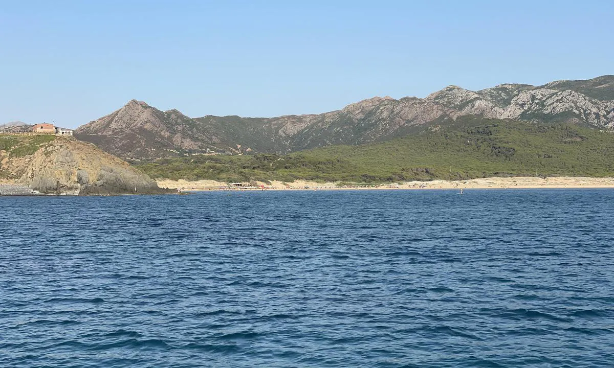 Perdischedda: {"base": "en", "no": "Pizzeria til venstre. Strandklubb til venstre p\u00e5 stranden", "se": "Pizzeria till v\u00e4nster. Strandklubb till v\u00e4nster p\u00e5 stranden", "en": "Pizzeria on the left.  Beach club left on the beach", "da": "Pizzeria p\u00e5 venstre side. Strandklub til venstre p\u00e5 stranden", "fr": "Pizzeria sur la gauche. Beach club \u00e0 gauche sur la plage", "de": "Pizzeria auf der linken Seite. Strandclub links am Strand.", "es": "Pizzer\u00eda a la izquierda. Club de playa izquierda en la playa", "it": "Pizzeria a sinistra. Club sulla spiaggia a sinistra sulla spiaggia", "pt": "Pizzaria \u00e0 esquerda. Clube de praia \u00e0 esquerda na praia", "nl": "Pizzeria aan de linkerzijde. Strandclub links op het strand", "pl": "Pizzeria na lewej stronie. Klub pla\u017cowy po lewej na pla\u017cy", "uk": "\u041f\u0456\u0446\u0435\u0440\u0456\u044f \u0437\u043b\u0456\u0432\u0430. \u041f\u043b\u044f\u0436\u043d\u0438\u0439 \u043a\u043b\u0443\u0431 \u0437\u043b\u0456\u0432\u0430 \u043d\u0430 \u043f\u043b\u044f\u0436\u0456", "ro": "Pizzerie pe st\u00e2nga. <br> Club de plaj\u0103 pe st\u00e2nga pe plaj\u0103", "tr": "Sol tarafta pizzac\u0131. Plajda sol tarafta plaj kul\u00fcb\u00fc", "el": "\u03a0\u03b9\u03c4\u03c3\u03b1\u03c1\u03af\u03b1 \u03c3\u03c4\u03b1 \u03b1\u03c1\u03b9\u03c3\u03c4\u03b5\u03c1\u03ac. Beach club \u03b1\u03c1\u03b9\u03c3\u03c4\u03b5\u03c1\u03ac \u03c3\u03c4\u03b7\u03bd \u03c0\u03b1\u03c1\u03b1\u03bb\u03af\u03b1", "cs": "Pizzerie nalevo. Pl\u00e1\u017eov\u00fd klub vlevo na pl\u00e1\u017ei.", "hu": "Balra pizz\u00e9ria. Baloldalon a strandon strandklub.", "fi": "Pizzeria vasemmalla. <br> Rantaklubi vasemmalla rannalla", "bg": "\u041f\u0438\u0446\u0430\u0440\u0438\u044f \u043e\u0442\u043b\u044f\u0432\u043e. \u0411\u0438\u0439\u0447 \u043a\u043b\u0443\u0431 \u0432\u043b\u044f\u0432\u043e \u043d\u0430 \u043f\u043b\u0430\u0436\u0430", "sr": "Picerija s leve strane. Pla\u017eni klub levo na pla\u017ei", "et": "Pizzeria vasakul. Rannaklubi vasakul rannas", "lv": "Picerija pa kreisi. Pludmales klubs pa kreisi uz pludmales", "lt": "Picerija kair\u0117je. <br/> Papl\u016bdimio klubas kair\u0117je papl\u016bdimyje"}