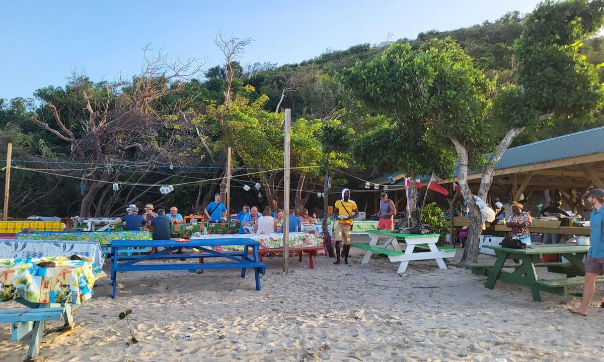 Petit Bateau: {"base": "en", "no": "Romeo's Hummergrill", "se": "Romeo's Lobster BBQ", "en": "Romeo\u00b4s Lobster BBQ", "da": "Romeo\u00b4s Lobster BBQ"}