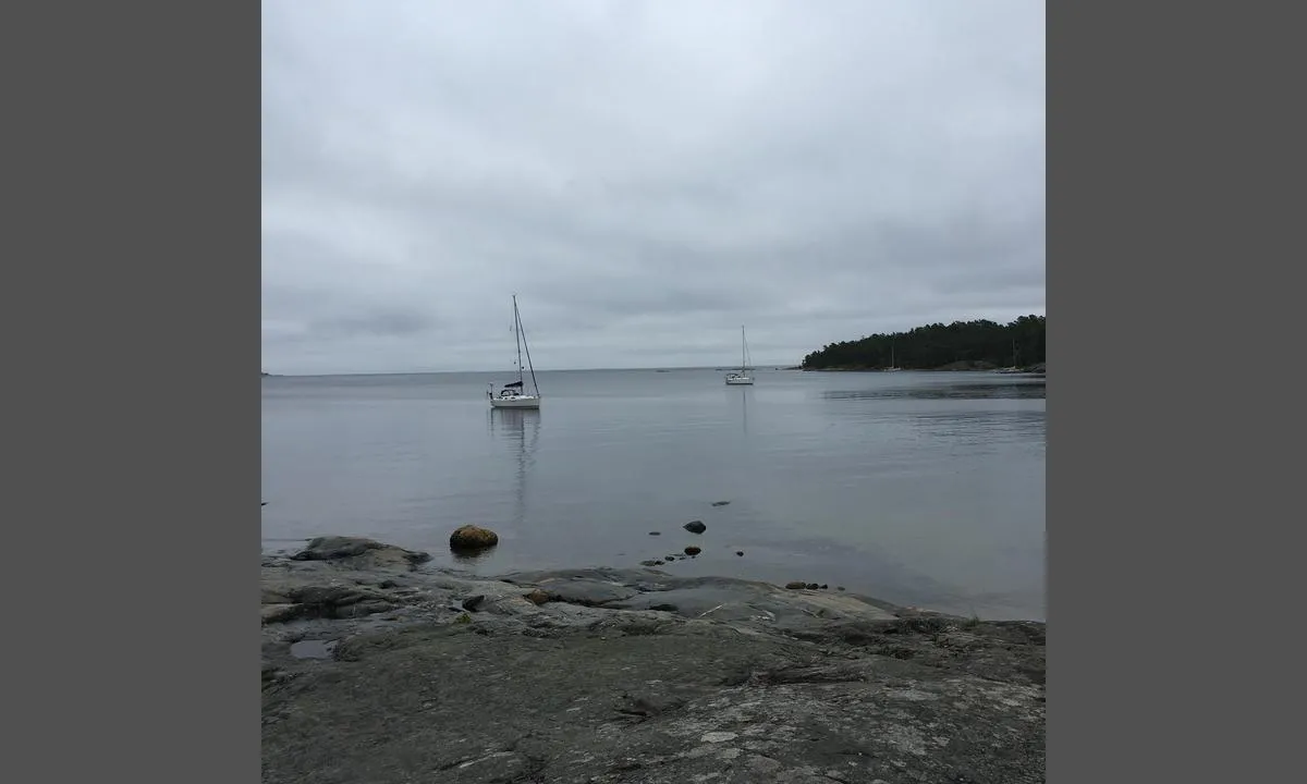 {"base": "en", "no": "Ankring s\u00f8r for Pirttisaari", "se": "Ankring s\u00f6der om Pirttisaari", "en": "Anchoring south if Pirttisaari", "da": "Ankring syd for Pirttisaari", "fr": "Mouillage au sud de Pirttisaari", "de": "Ankern s\u00fcdlich von Pirttisaari", "es": "Anclaje al sur de Pirttisaari", "it": "Ancoraggio a sud di Pirttisaari", "pt": "Ancoragem ao sul de Pirttisaari", "nl": "Ankeren zuid van Pirttisaari", "pl": "Kotwiczenie na po\u0142udnie od Pirttisaari", "uk": "\u042f\u043a\u0456\u0440\u043d\u0430 \u0441\u0442\u043e\u044f\u043d\u043a\u0430 \u043d\u0430 \u043f\u0456\u0432\u0434\u0435\u043d\u044c \u0432\u0456\u0434 \u041f\u0456\u0440\u0442\u0442\u0456\u0441\u0430\u0430\u0440\u0456", "ro": "Ancorare la sud de Pirttisaari", "tr": "Pirttisaari'nin g\u00fcneyine demirleme", "el": "\u0391\u03b3\u03ba\u03c5\u03c1\u03bf\u03b2\u03cc\u03bb\u03b7\u03c3\u03b7 \u03bd\u03cc\u03c4\u03b9\u03b1 \u03c4\u03bf\u03c5 \u03a0\u03b9\u03c1\u03c4\u03b9\u03c3\u03ac\u03b1\u03c1\u03b9", "cs": "Kotven\u00ed ji\u017en\u011b od Pirttisaari", "hu": "Horgonyz\u00e1s d\u00e9lre Pirttisaari-t\u00f3l", "fi": "Ankkurointi etel\u00e4\u00e4n Pirttisaaresta", "bg": "\u0417\u0430\u043a\u043e\u0442\u0432\u044f\u043d\u0435 \u043d\u0430 \u044e\u0433 \u043e\u0442 Pirttisaari", "sr": "Sidrenje ju\u017eno od Pirttisaari", "et": "Ankurdamine l\u00f5una pool Pirttisaari", "lv": "Enkurvieta uz dienvidiem no Pirttisaari", "lt": "Inkaro leidimas \u012f pietus nuo Pirttisaari"}