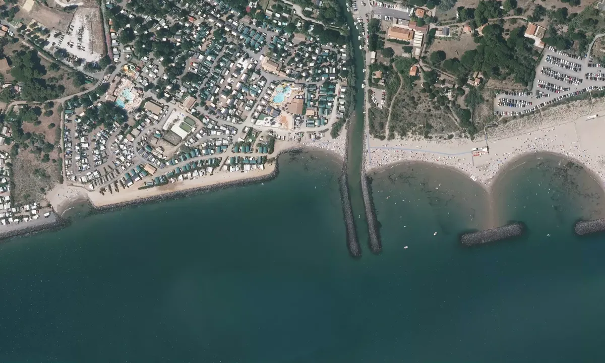Satelite image of Plages Farinette