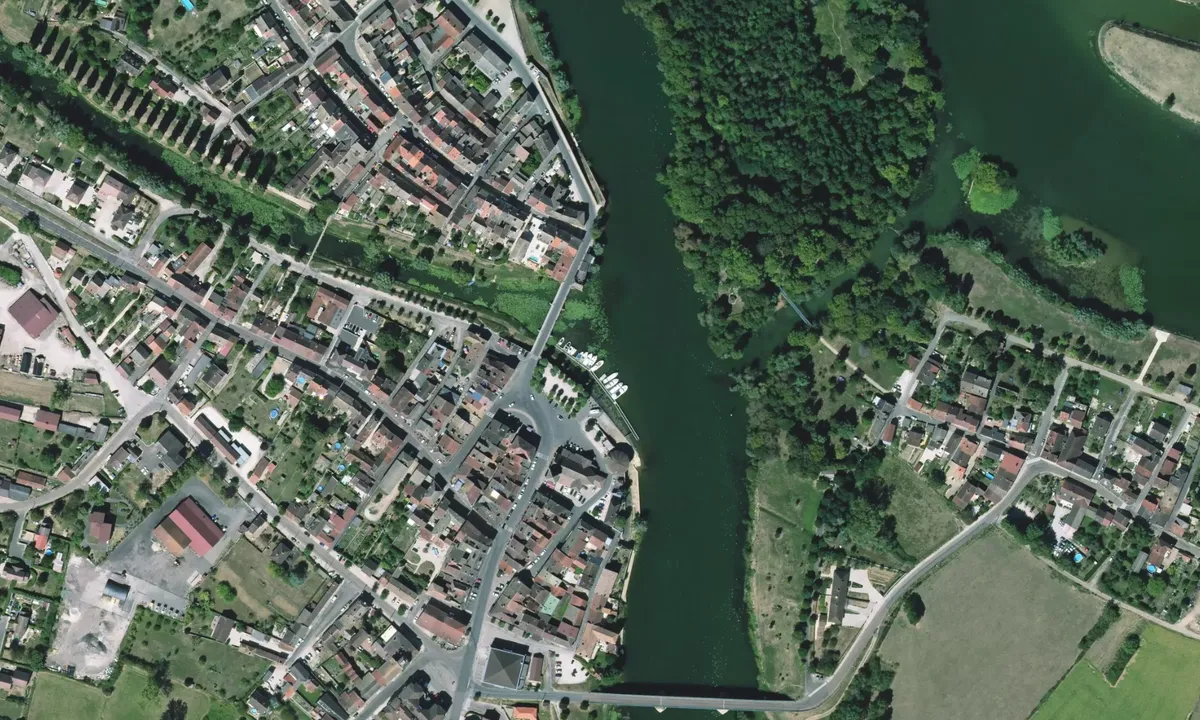 Flyfoto av Ponton Verdun sur les doubs