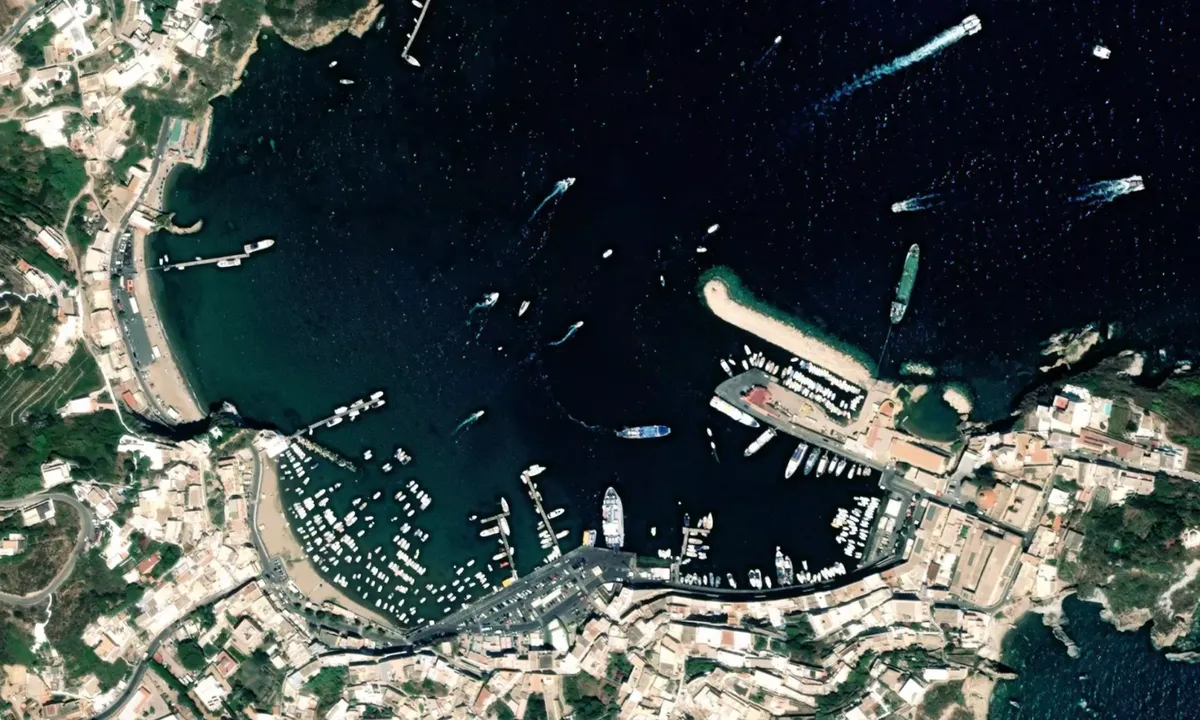 Flyfoto av Ponza Mare