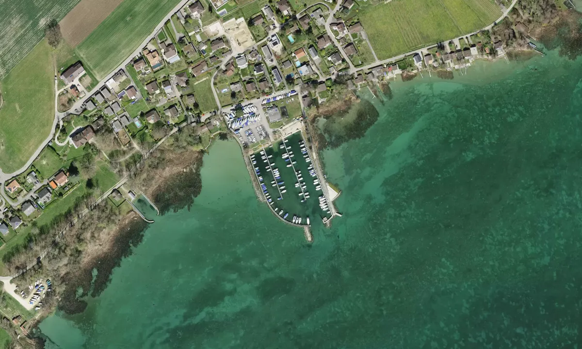 Flyfoto av Port de Bevaix