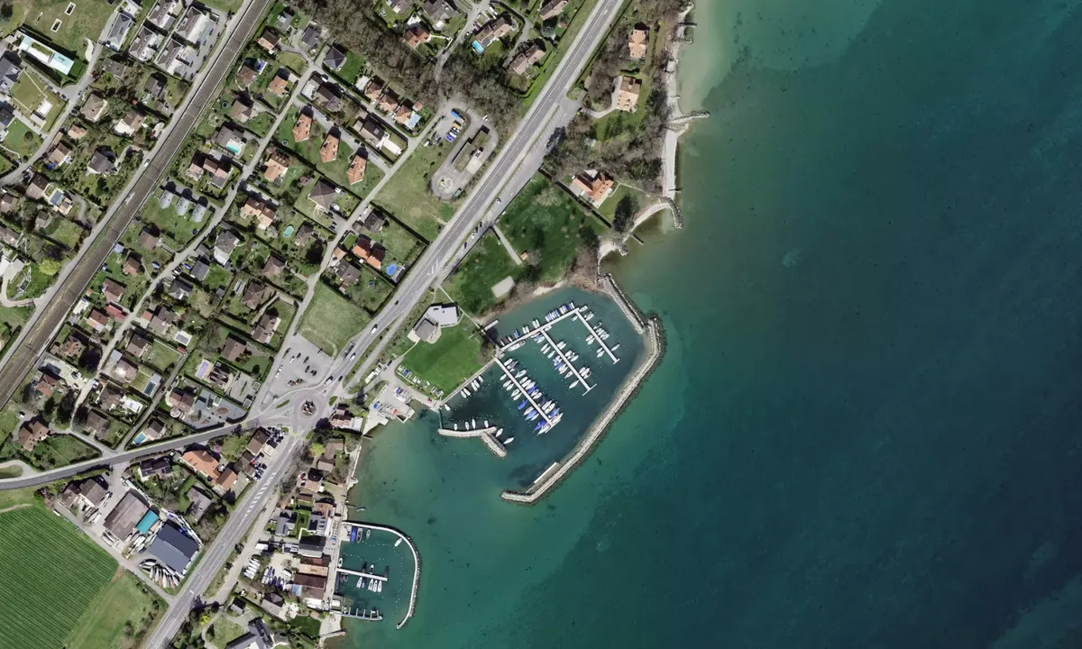 Flyfoto av Port de Crans