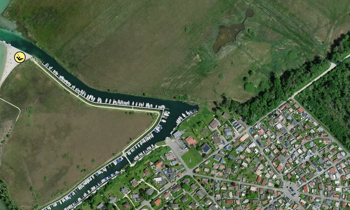 Satelite image of Port de Glettrens